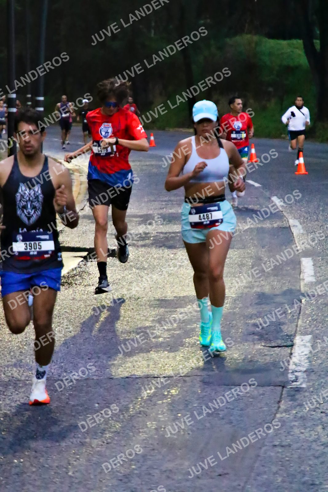 Foto de la CARRERA BIMBO GLOBAL RACE GUADALAJARA en Centro Comercial Andares, Blvd. Puerta de Hierro 4965, Zapopan a las 06:35 · dorsal 3905, 4487, 5678