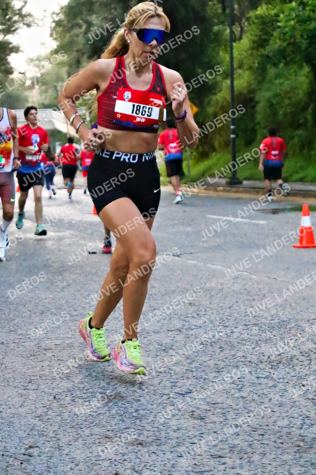 Foto de la CARRERA BIMBO GLOBAL RACE GUADALAJARA en Centro Comercial Andares, Blvd. Puerta de Hierro 4965, Zapopan a las 04:57 · dorsal 1869