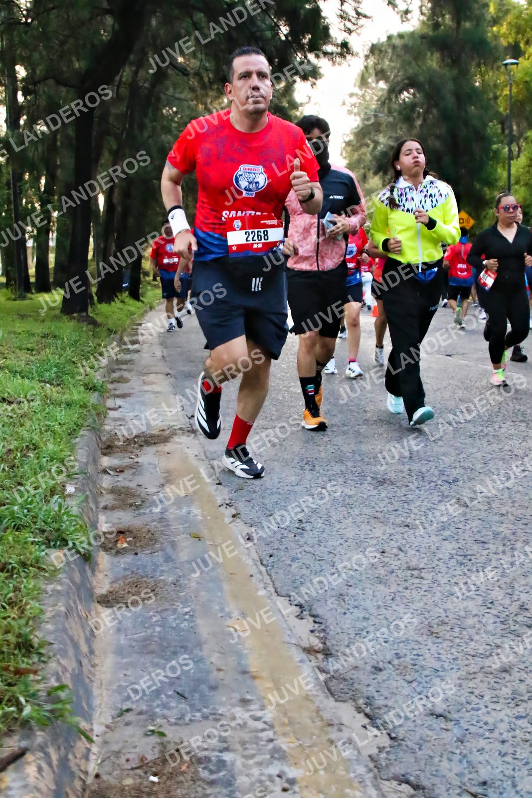 Foto de la CARRERA BIMBO GLOBAL RACE GUADALAJARA en Centro Comercial Andares, Blvd. Puerta de Hierro 4965, Zapopan a las 06:56 · dorsal 2268