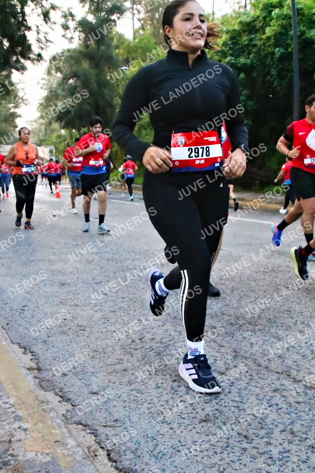 Foto de la CARRERA BIMBO GLOBAL RACE GUADALAJARA en Centro Comercial Andares, Blvd. Puerta de Hierro 4965, Zapopan a las 04:58 · dorsal 2978