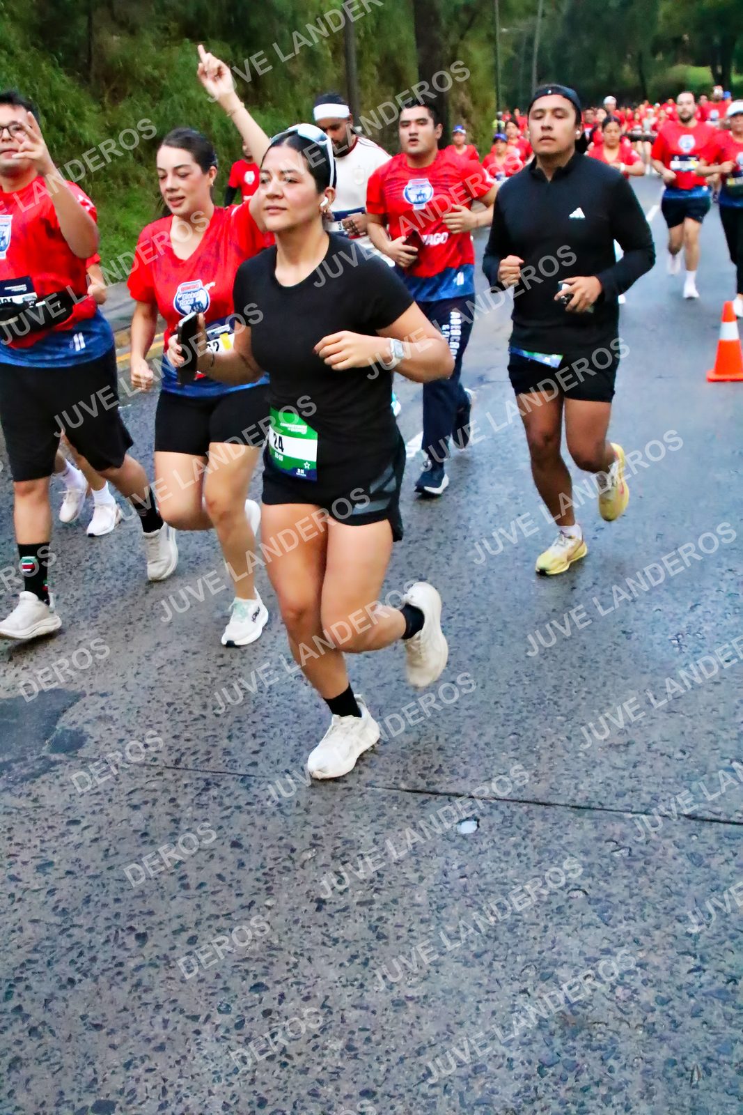 Foto de la CARRERA BIMBO GLOBAL RACE GUADALAJARA en Centro Comercial Andares, Blvd. Puerta de Hierro 4965, Zapopan a las 04:50 · dorsal 24, 62