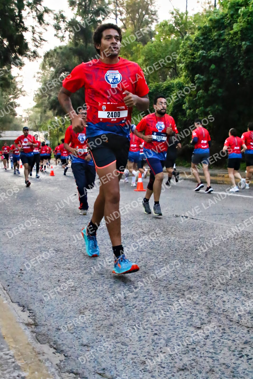 Foto de la CARRERA BIMBO GLOBAL RACE GUADALAJARA en Centro Comercial Andares, Blvd. Puerta de Hierro 4965, Zapopan a las 05:00 · dorsal 2400, 3408, 3902