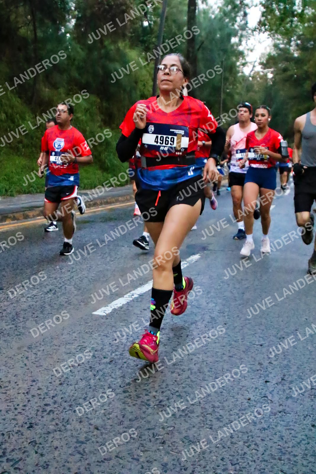 Foto de la CARRERA BIMBO GLOBAL RACE GUADALAJARA en Centro Comercial Andares, Blvd. Puerta de Hierro 4965, Zapopan a las 06:40 · dorsal 4969, 447, 3983