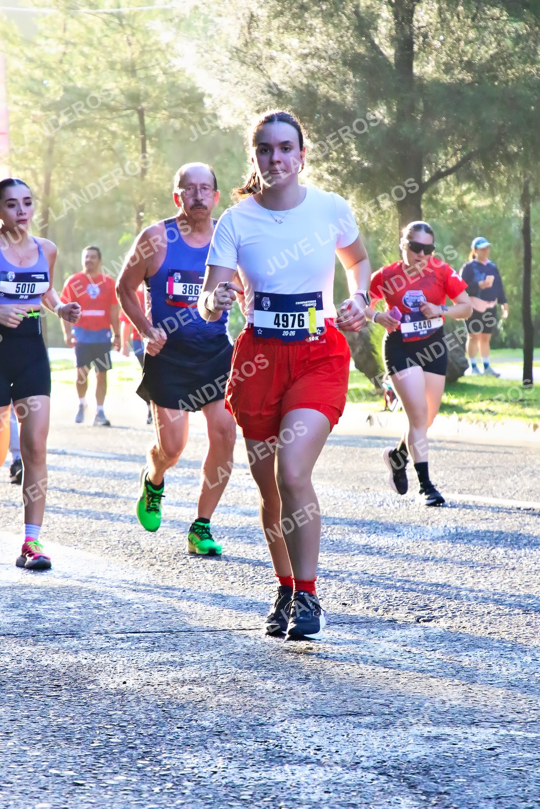 Foto de la CARRERA BIMBO GLOBAL RACE GUADALAJARA en Centro Comercial Andares, Blvd. Puerta de Hierro 4965, Zapopan a las 07:24 · dorsal 5010, 4976, 5440, 386