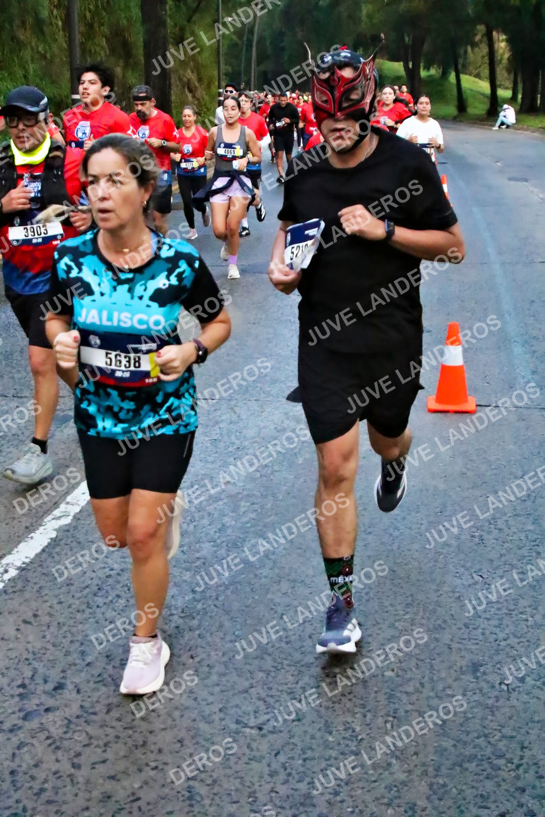 Foto de la CARRERA BIMBO GLOBAL RACE GUADALAJARA en Centro Comercial Andares, Blvd. Puerta de Hierro 4965, Zapopan a las 06:42 · dorsal 3903