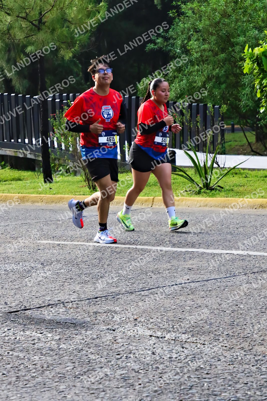 Foto de la CARRERA BIMBO GLOBAL RACE GUADALAJARA en Centro Comercial Andares, Blvd. Puerta de Hierro 4965, Zapopan a las 07:48 · dorsal 4615