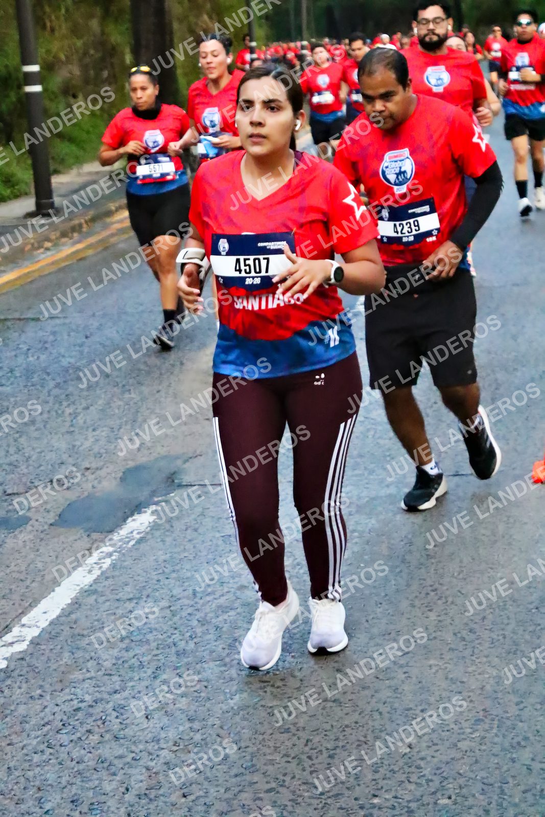 Foto de la CARRERA BIMBO GLOBAL RACE GUADALAJARA en Centro Comercial Andares, Blvd. Puerta de Hierro 4965, Zapopan a las 04:50 · dorsal 4507, 4239, 5571