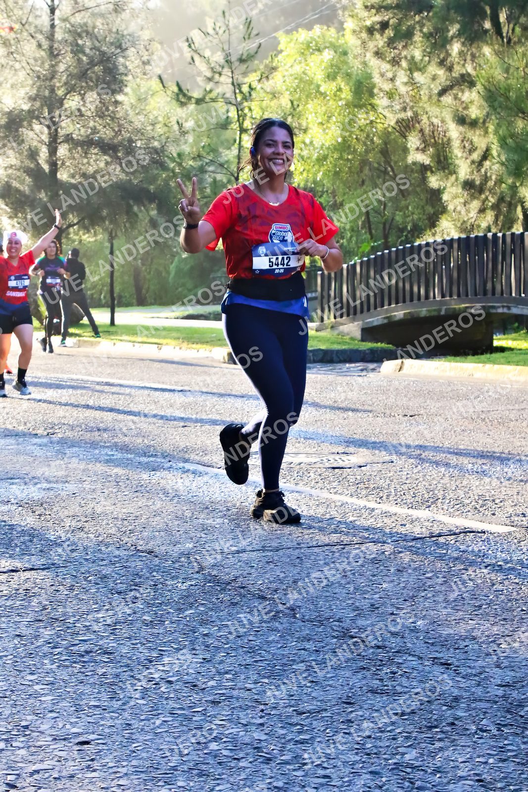 Foto de la CARRERA BIMBO GLOBAL RACE GUADALAJARA en Centro Comercial Andares, Blvd. Puerta de Hierro 4965, Zapopan a las 07:28 · dorsal 5442
