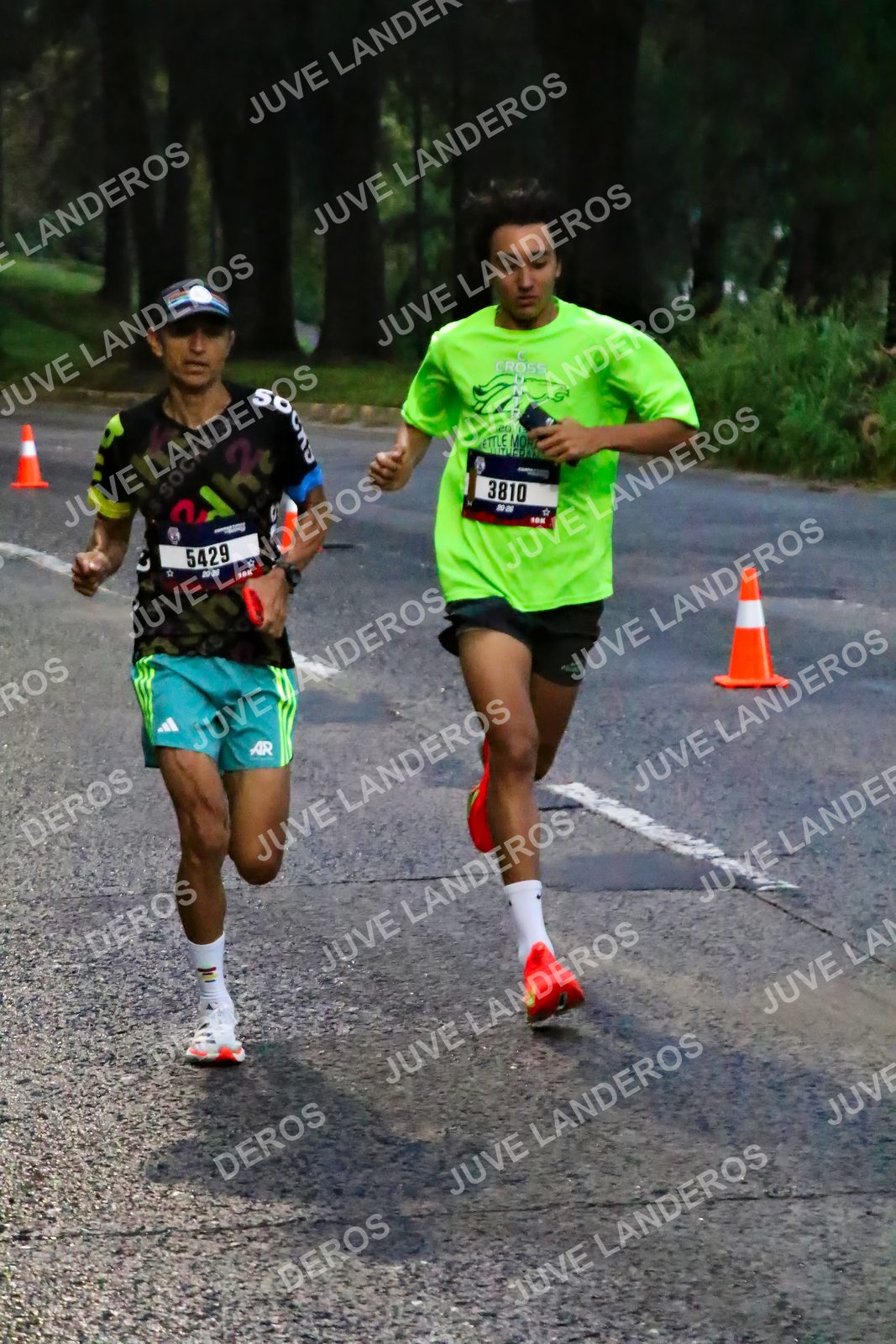 Foto de la CARRERA BIMBO GLOBAL RACE GUADALAJARA en Centro Comercial Andares, Blvd. Puerta de Hierro 4965, Zapopan a las 06:35 · dorsal 3810, 5429, 20