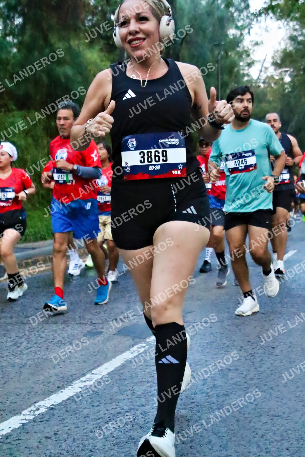Foto de la CARRERA BIMBO GLOBAL RACE GUADALAJARA en Centro Comercial Andares, Blvd. Puerta de Hierro 4965, Zapopan a las 06:41 · dorsal 3869, 4046, 4147, 4951