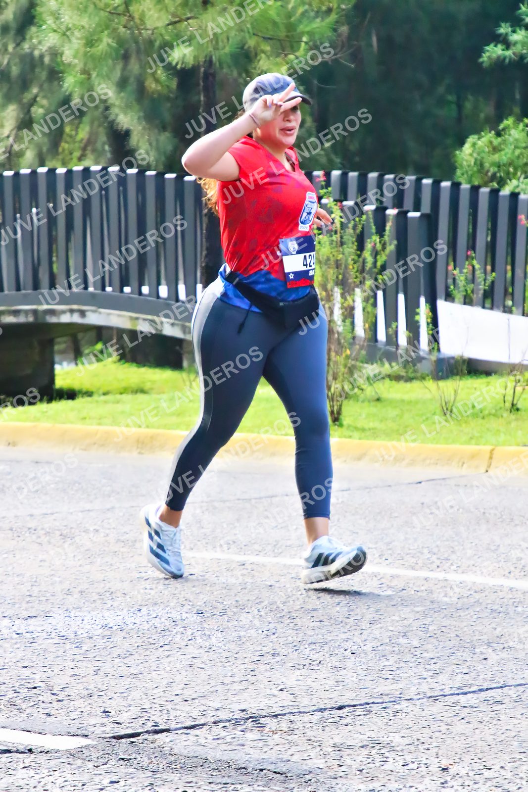 Foto de la CARRERA BIMBO GLOBAL RACE GUADALAJARA en Centro Comercial Andares, Blvd. Puerta de Hierro 4965, Zapopan a las 07:47 · dorsal 424