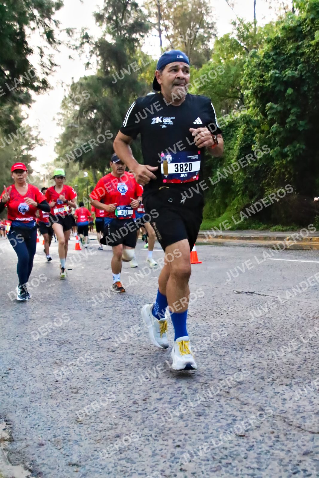 Foto de la CARRERA BIMBO GLOBAL RACE GUADALAJARA en Centro Comercial Andares, Blvd. Puerta de Hierro 4965, Zapopan a las 04:59 · dorsal 3820, 2503, 3839