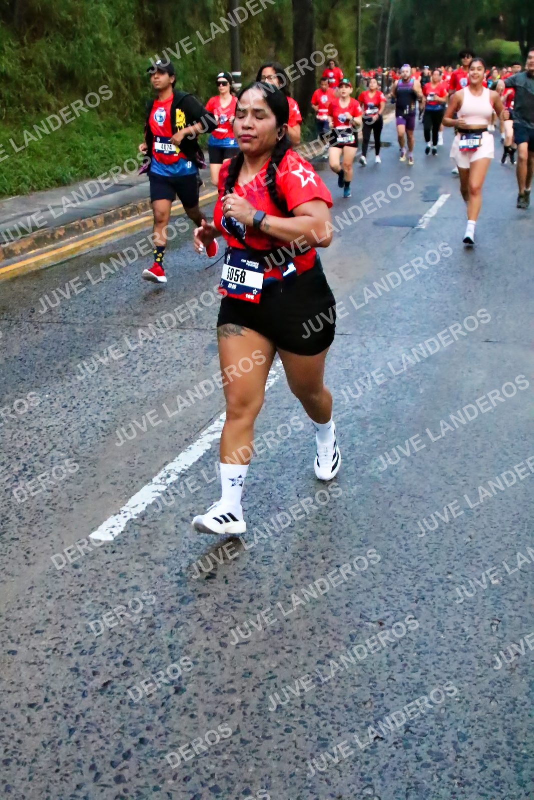 Foto de la CARRERA BIMBO GLOBAL RACE GUADALAJARA en Centro Comercial Andares, Blvd. Puerta de Hierro 4965, Zapopan a las 06:41 · dorsal 5058, 4074