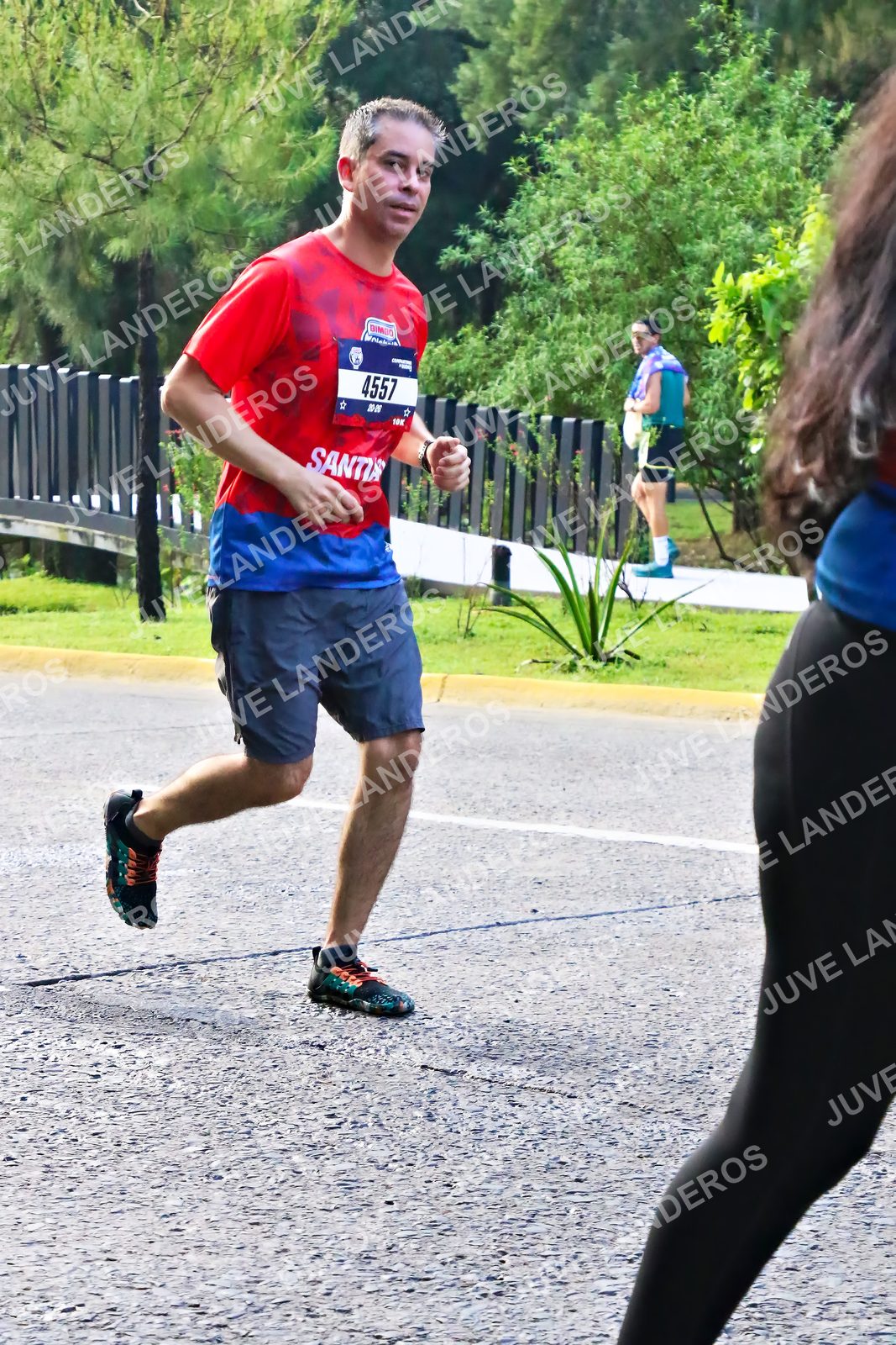 Foto de la CARRERA BIMBO GLOBAL RACE GUADALAJARA en Centro Comercial Andares, Blvd. Puerta de Hierro 4965, Zapopan a las 07:44 · dorsal 4557