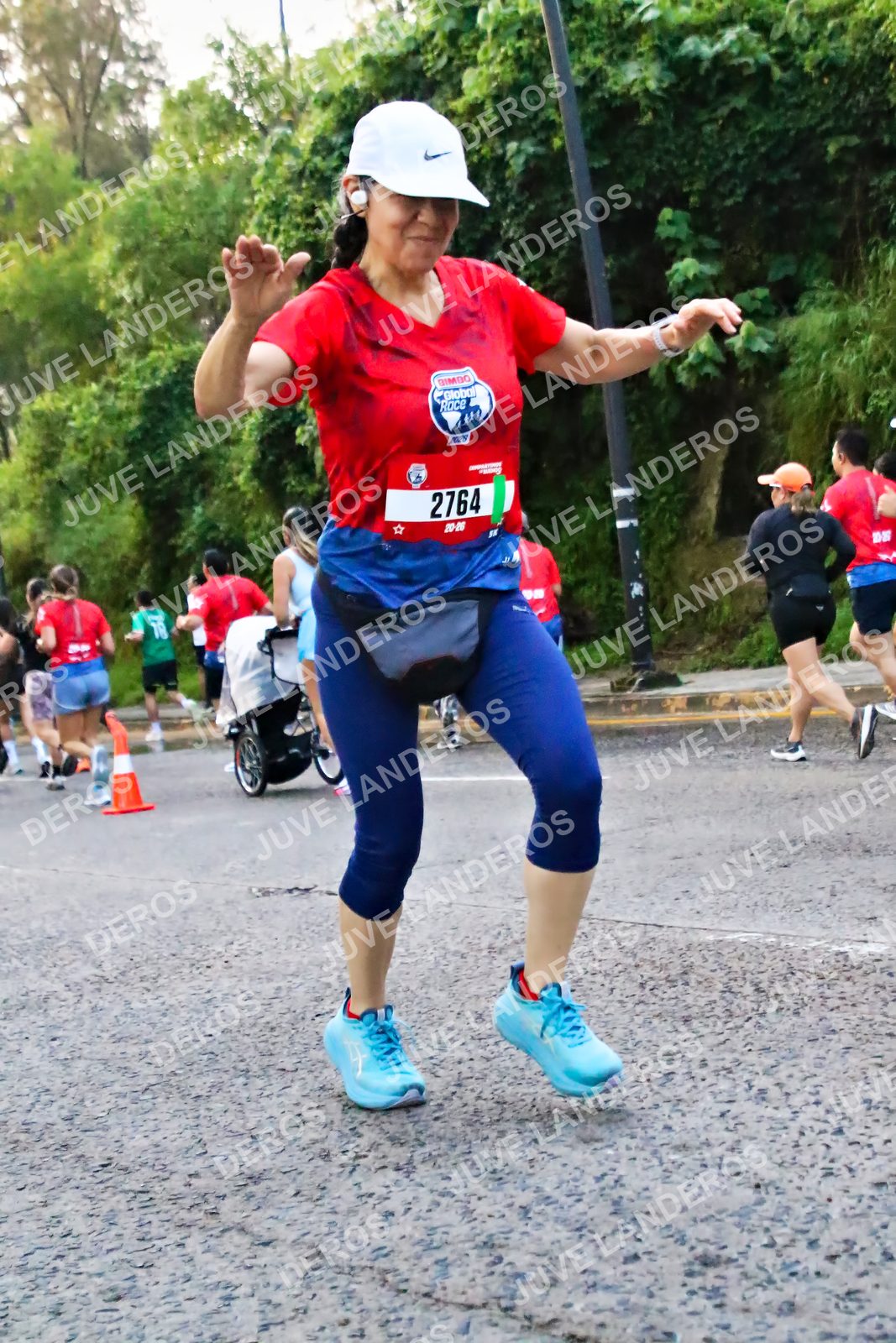 Foto de la CARRERA BIMBO GLOBAL RACE GUADALAJARA en Centro Comercial Andares, Blvd. Puerta de Hierro 4965, Zapopan a las 04:59 · dorsal 2764