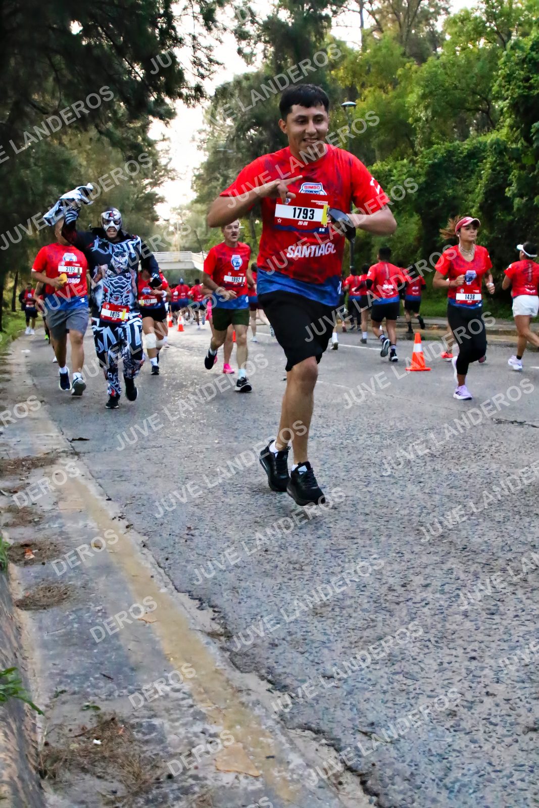 Foto de la CARRERA BIMBO GLOBAL RACE GUADALAJARA en Centro Comercial Andares, Blvd. Puerta de Hierro 4965, Zapopan a las 06:55 · dorsal 1793, 1815, 1992