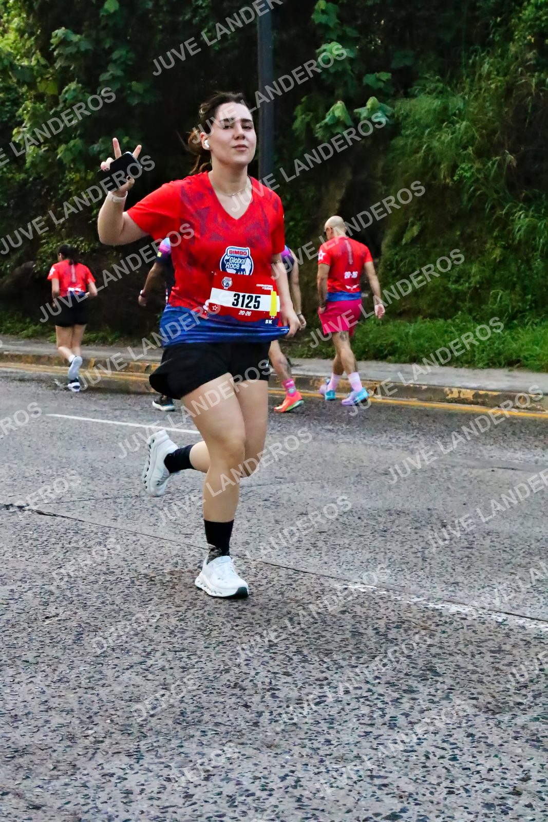 Foto de la CARRERA BIMBO GLOBAL RACE GUADALAJARA en Centro Comercial Andares, Blvd. Puerta de Hierro 4965, Zapopan a las 07:09 · dorsal 3125