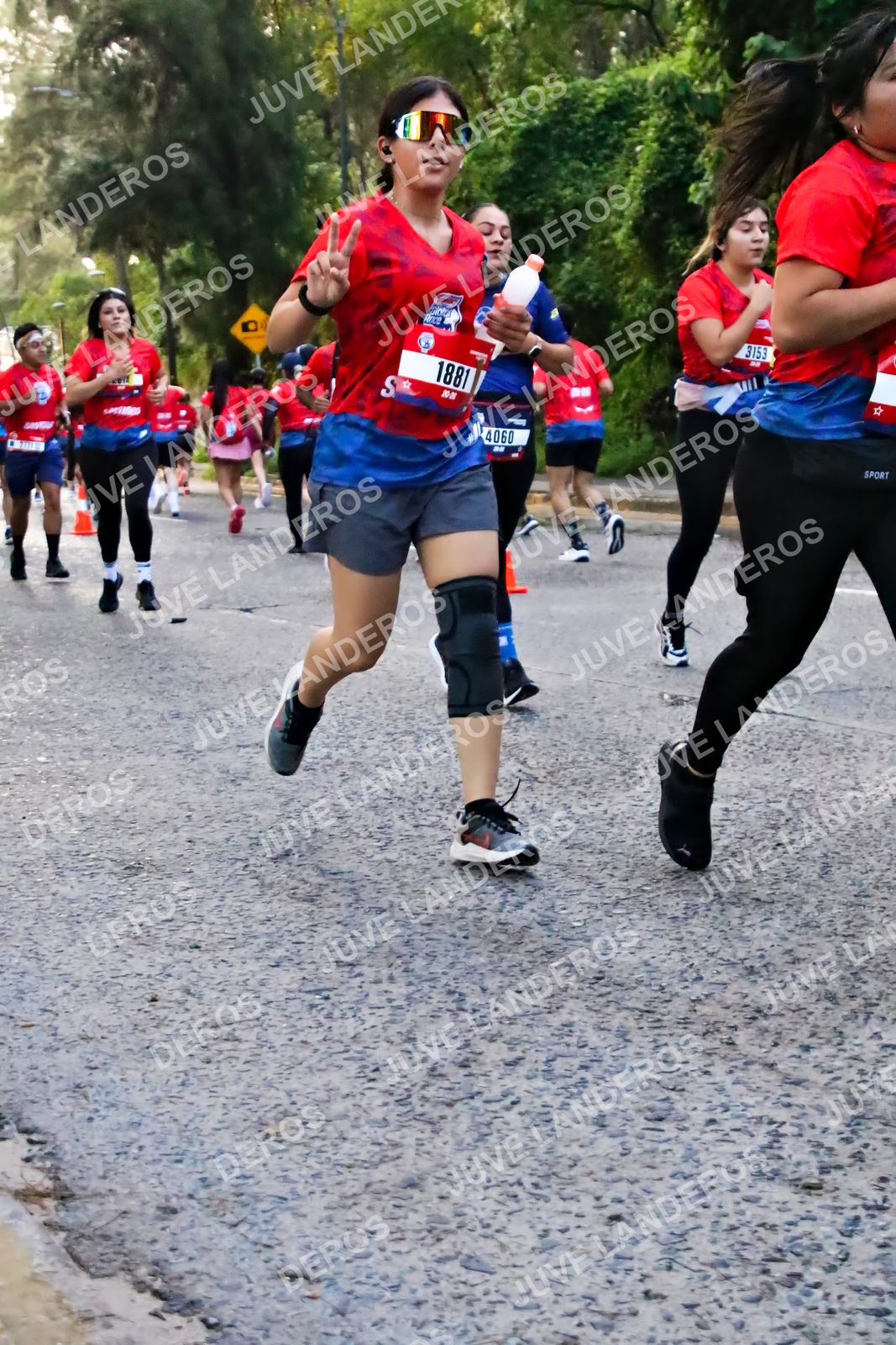 Foto de la CARRERA BIMBO GLOBAL RACE GUADALAJARA en Centro Comercial Andares, Blvd. Puerta de Hierro 4965, Zapopan a las 06:55 · dorsal 1881, 3153, 4060
