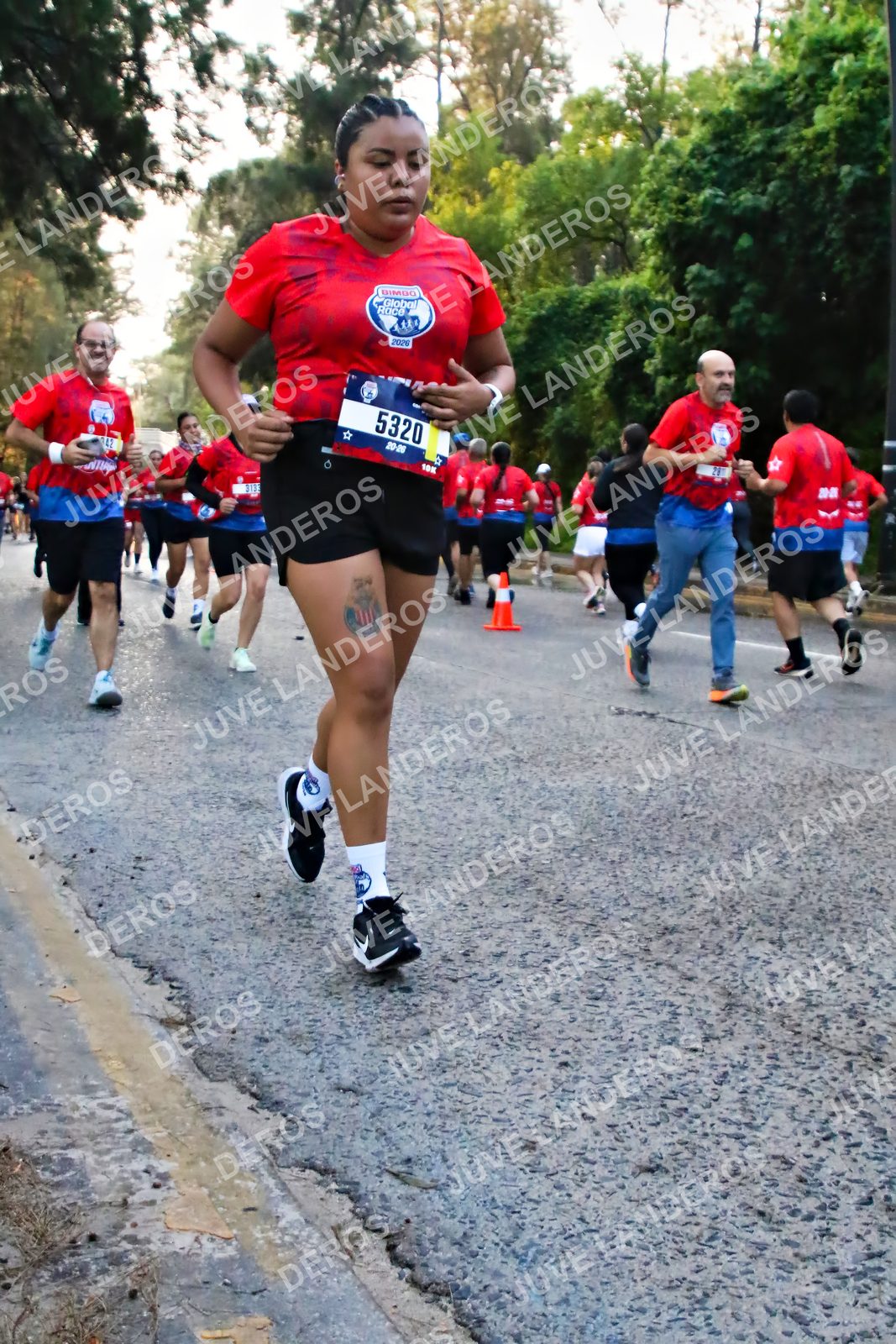 Foto de la CARRERA BIMBO GLOBAL RACE GUADALAJARA en Centro Comercial Andares, Blvd. Puerta de Hierro 4965, Zapopan a las 06:59 · dorsal 5320