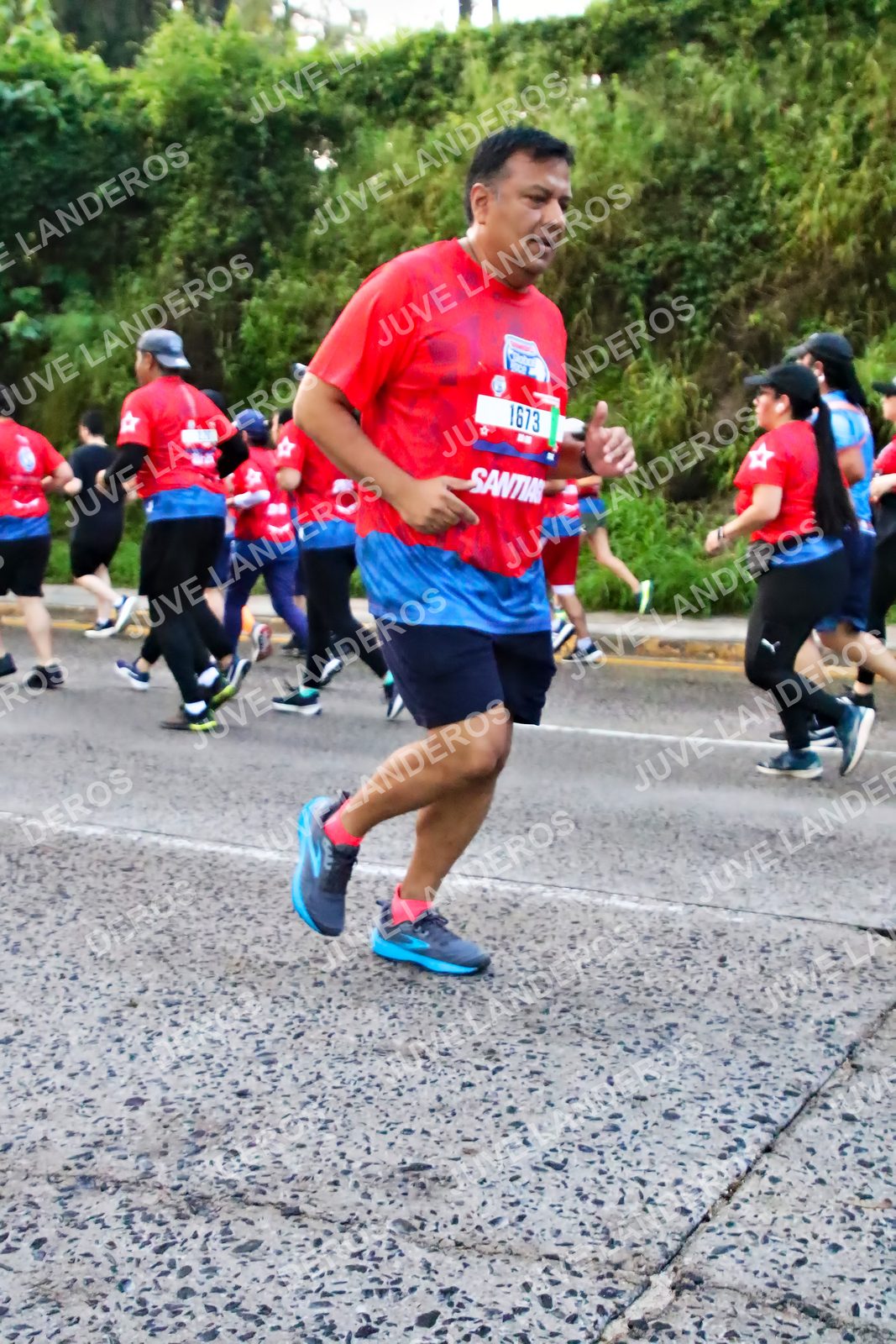 Foto de la CARRERA BIMBO GLOBAL RACE GUADALAJARA en Centro Comercial Andares, Blvd. Puerta de Hierro 4965, Zapopan a las 07:01 · dorsal 1673