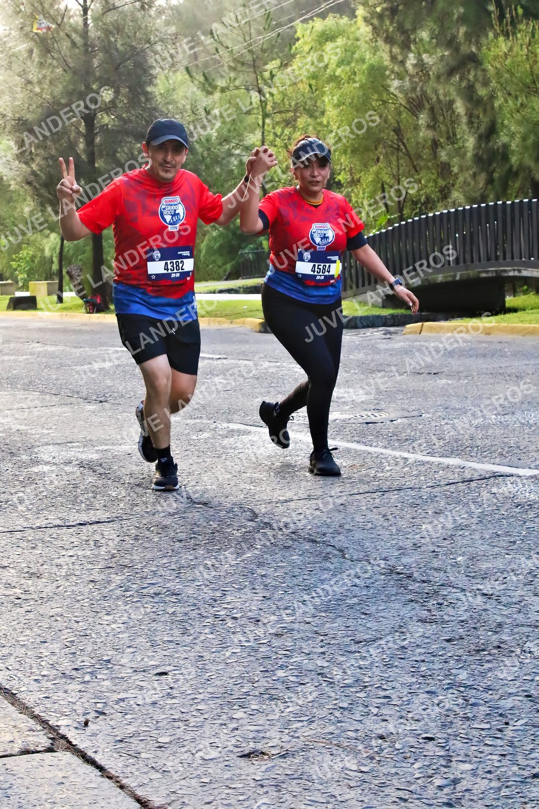 Foto de la CARRERA BIMBO GLOBAL RACE GUADALAJARA en Centro Comercial Andares, Blvd. Puerta de Hierro 4965, Zapopan a las 07:41 · dorsal 4584, 4382