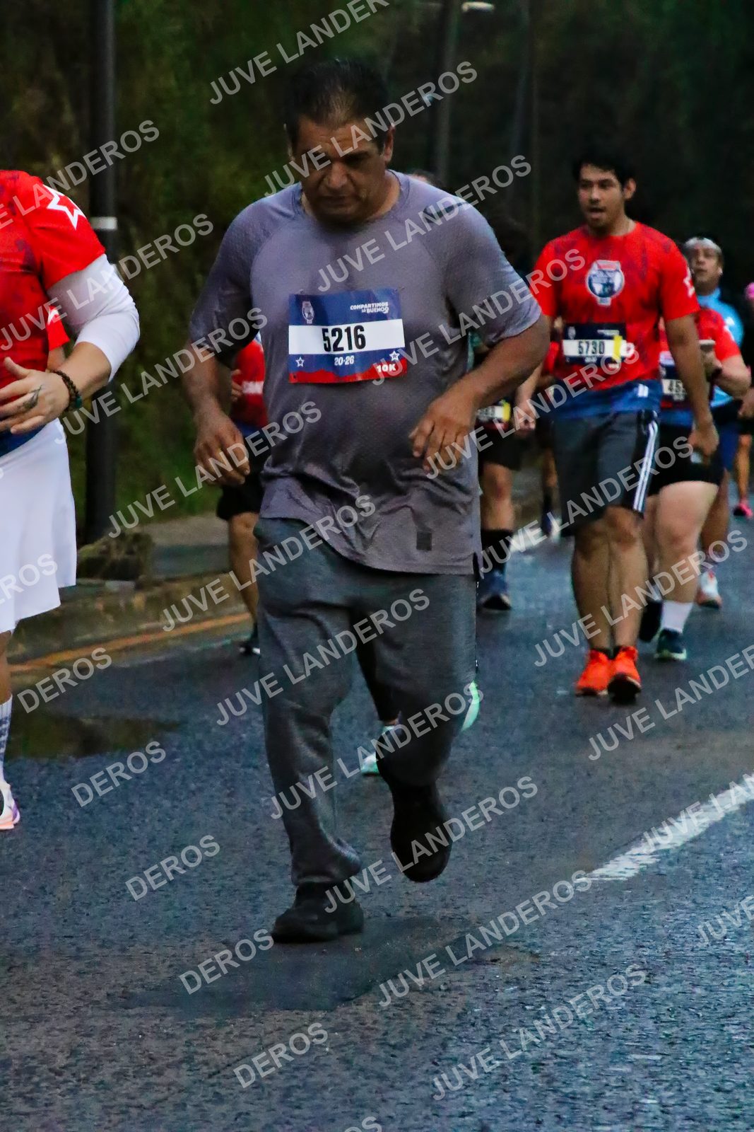 Foto de la CARRERA BIMBO GLOBAL RACE GUADALAJARA en Centro Comercial Andares, Blvd. Puerta de Hierro 4965, Zapopan a las 04:52 · dorsal 5216, 5730