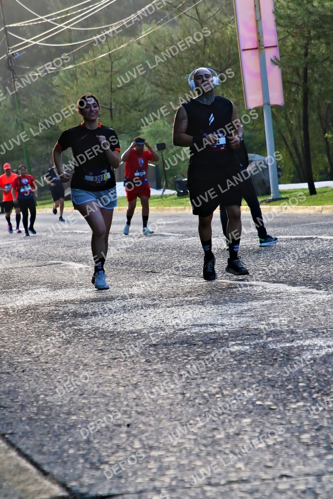 Foto de la CARRERA BIMBO GLOBAL RACE GUADALAJARA en Centro Comercial Andares, Blvd. Puerta de Hierro 4965, Zapopan a las 07:37 · dorsal 5383