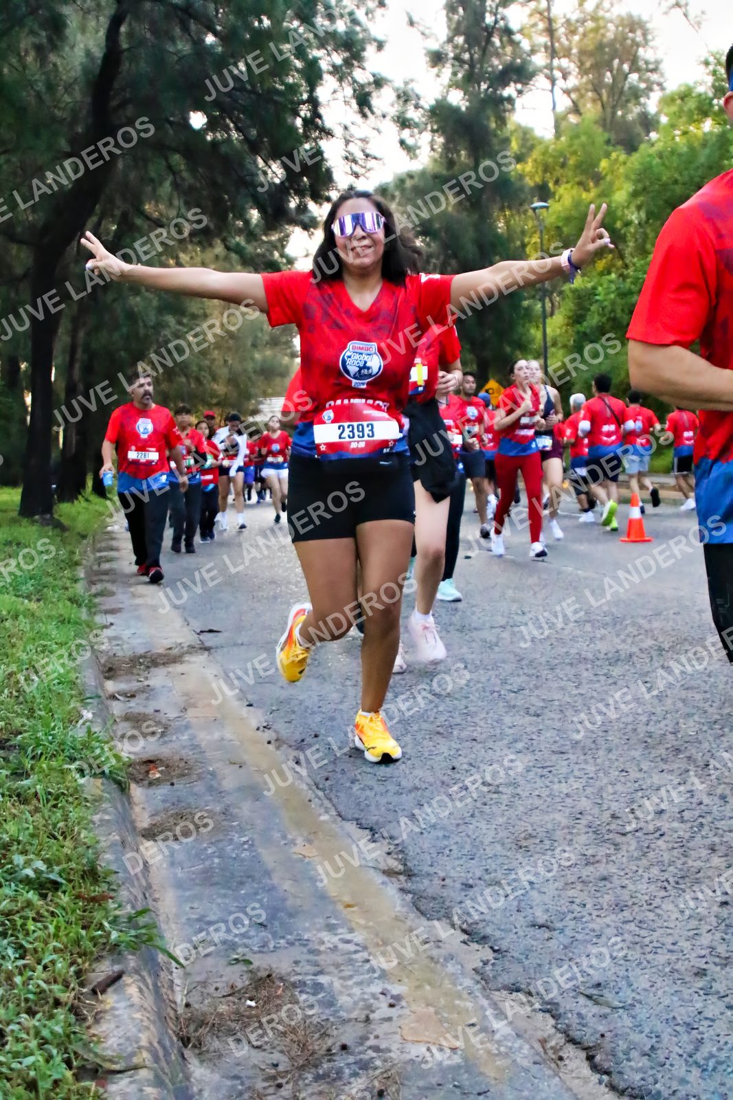Foto de la CARRERA BIMBO GLOBAL RACE GUADALAJARA en Centro Comercial Andares, Blvd. Puerta de Hierro 4965, Zapopan a las 06:59 · dorsal 2393