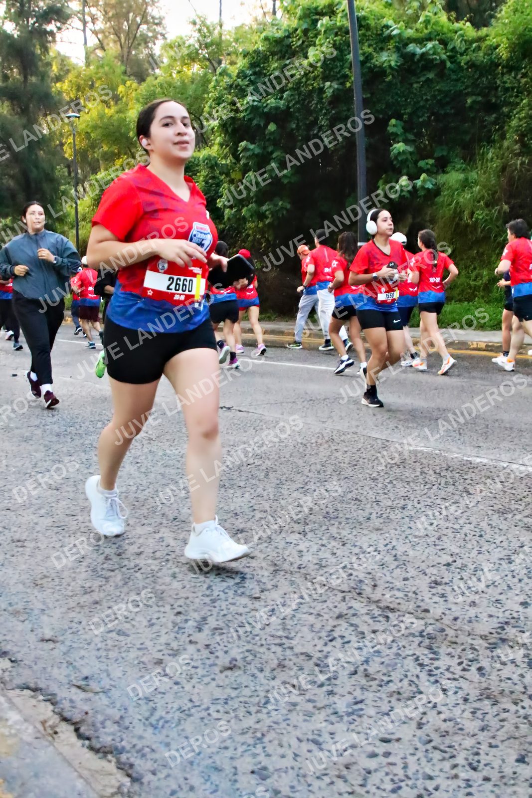 Foto de la CARRERA BIMBO GLOBAL RACE GUADALAJARA en Centro Comercial Andares, Blvd. Puerta de Hierro 4965, Zapopan a las 06:59 · dorsal 2660, 1550