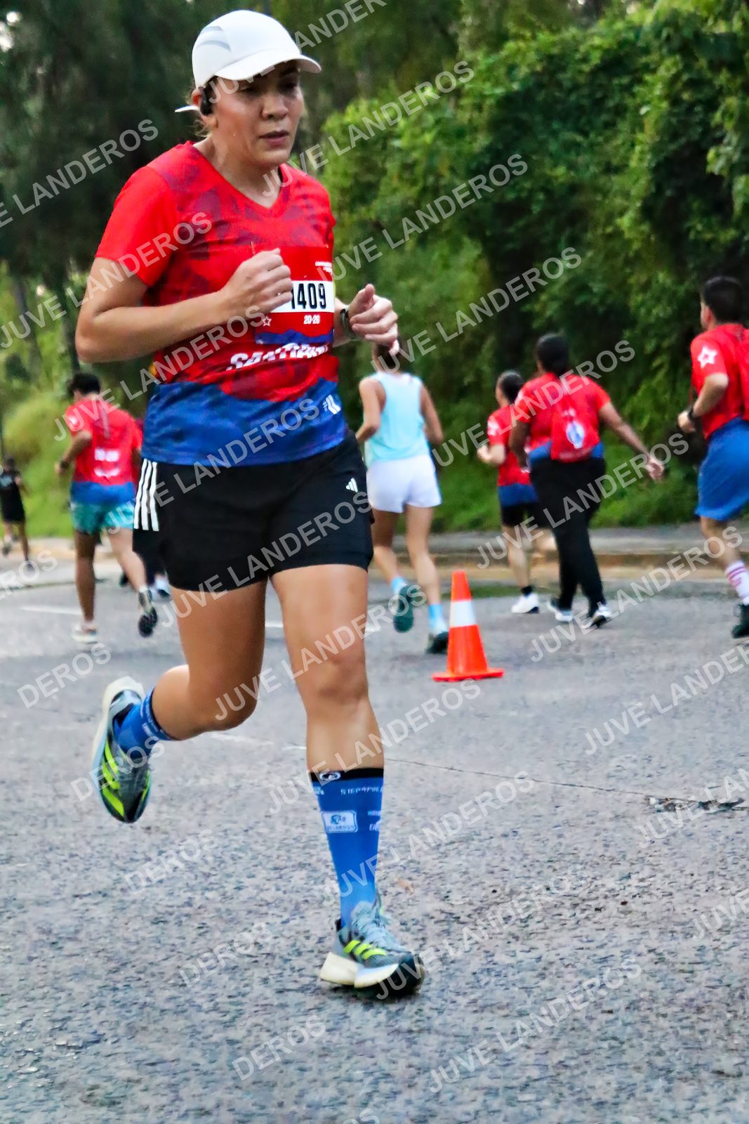 Foto de la CARRERA BIMBO GLOBAL RACE GUADALAJARA en Centro Comercial Andares, Blvd. Puerta de Hierro 4965, Zapopan a las 04:56 · dorsal 409