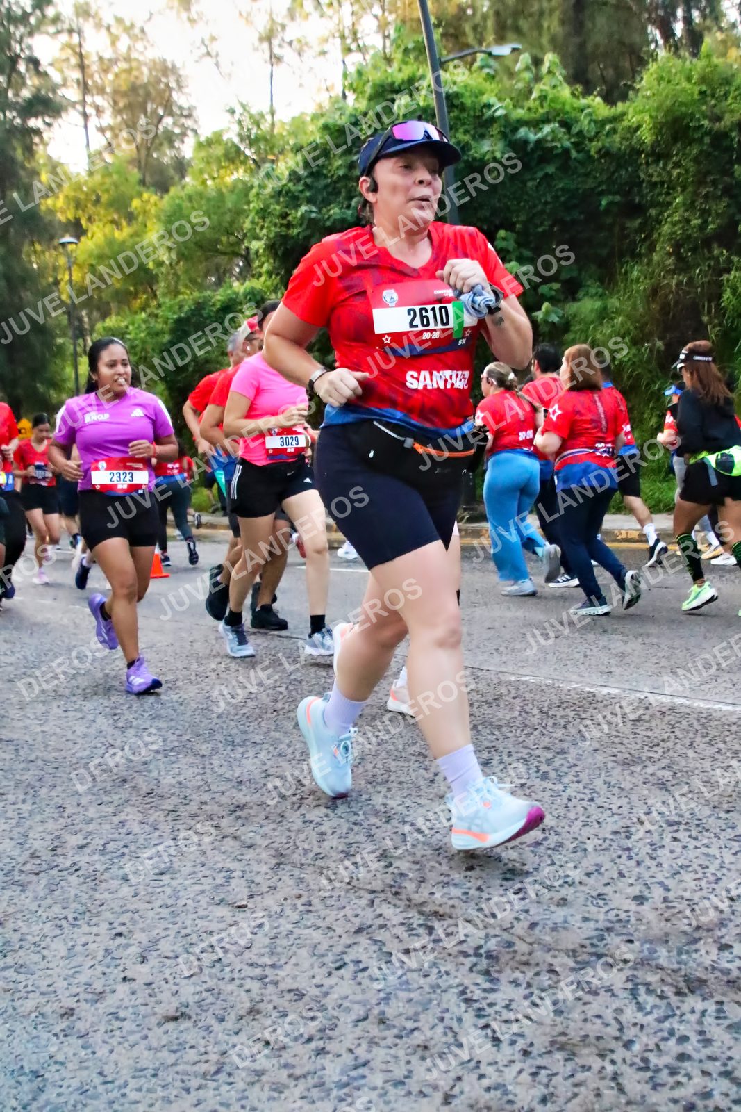 Foto de la CARRERA BIMBO GLOBAL RACE GUADALAJARA en Centro Comercial Andares, Blvd. Puerta de Hierro 4965, Zapopan a las 06:57 · dorsal 2323, 2610, 3029