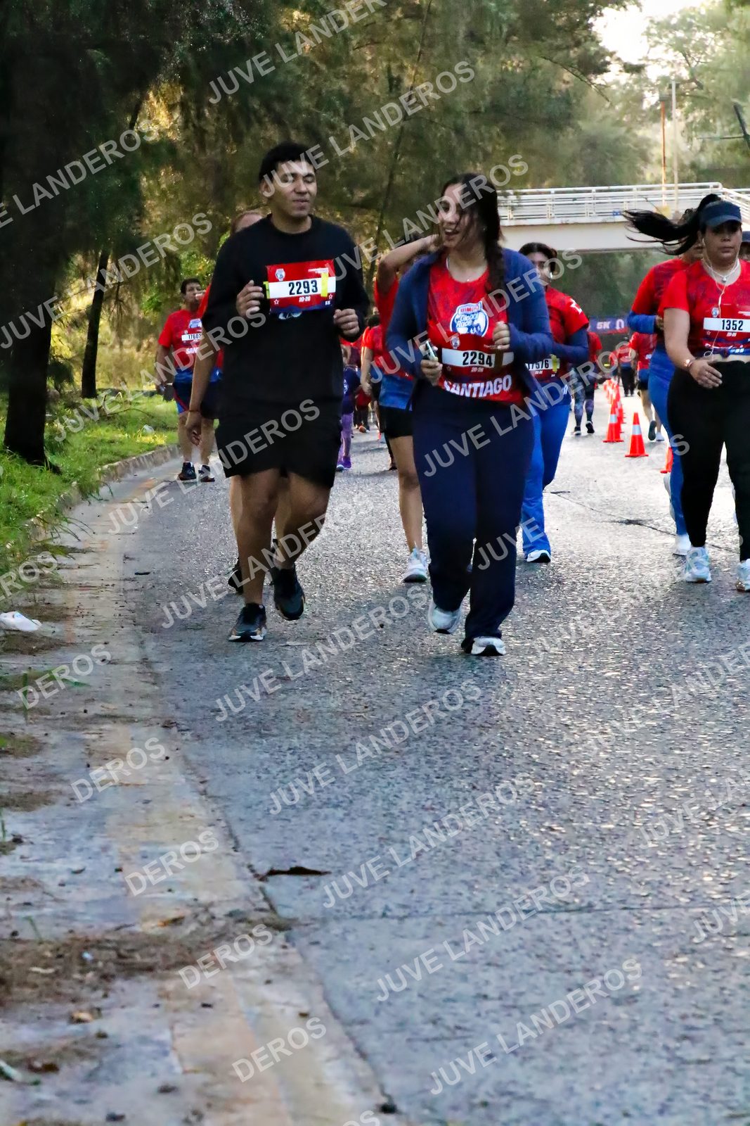 Foto de la CARRERA BIMBO GLOBAL RACE GUADALAJARA en Centro Comercial Andares, Blvd. Puerta de Hierro 4965, Zapopan a las 07:07 · dorsal 1352, 2293, 2294