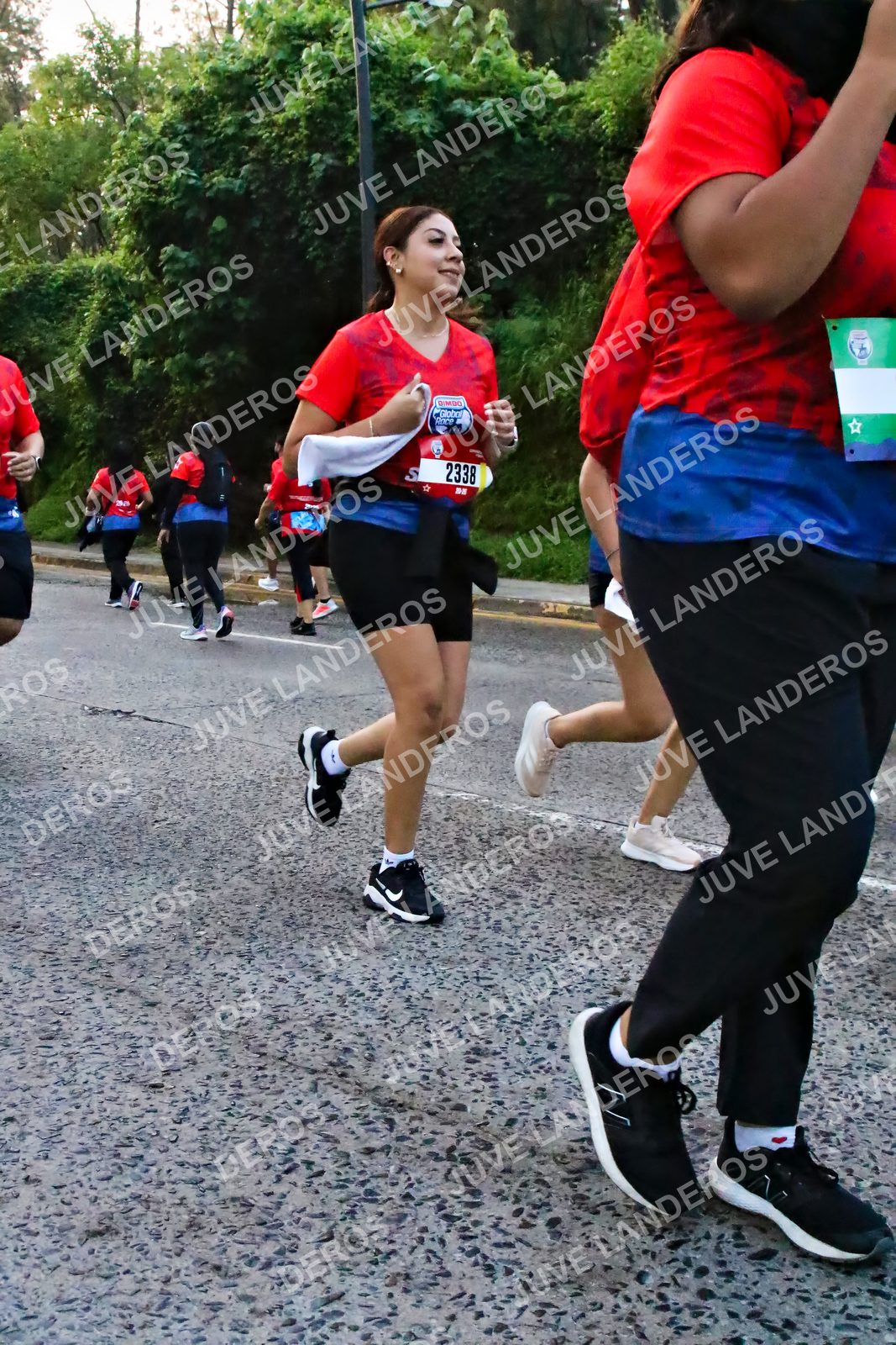 Foto de la CARRERA BIMBO GLOBAL RACE GUADALAJARA en Centro Comercial Andares, Blvd. Puerta de Hierro 4965, Zapopan a las 07:06 · dorsal 2338