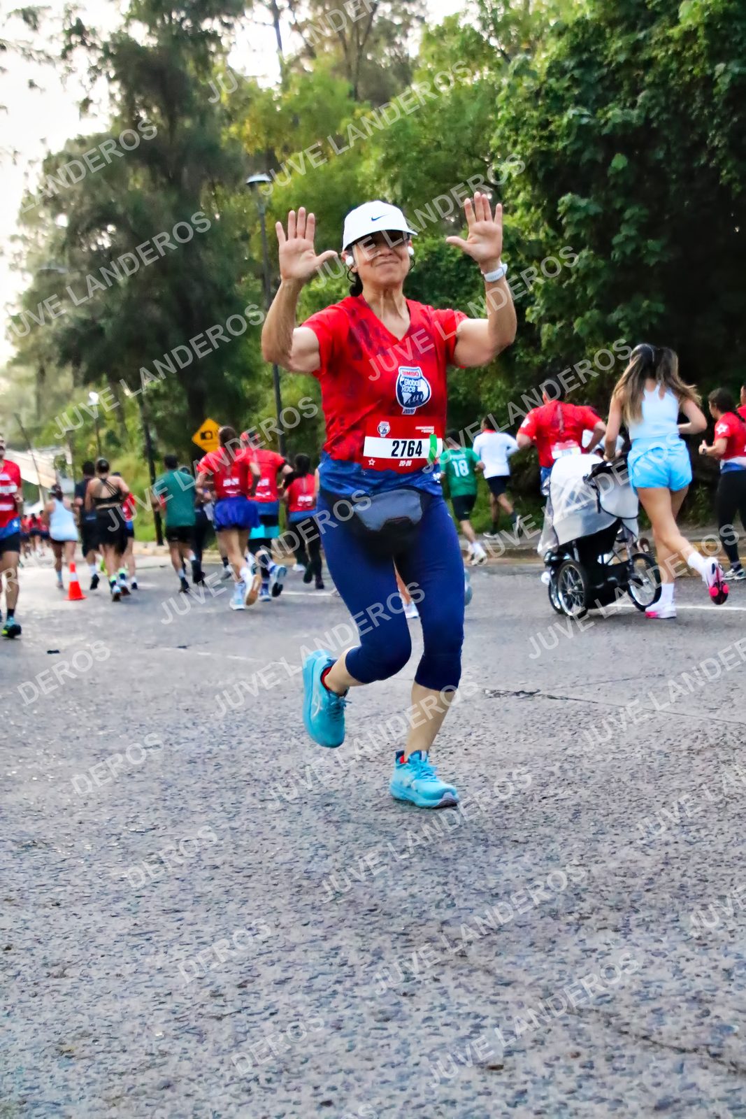 Foto de la CARRERA BIMBO GLOBAL RACE GUADALAJARA en Centro Comercial Andares, Blvd. Puerta de Hierro 4965, Zapopan a las 04:59 · dorsal 2764, 18