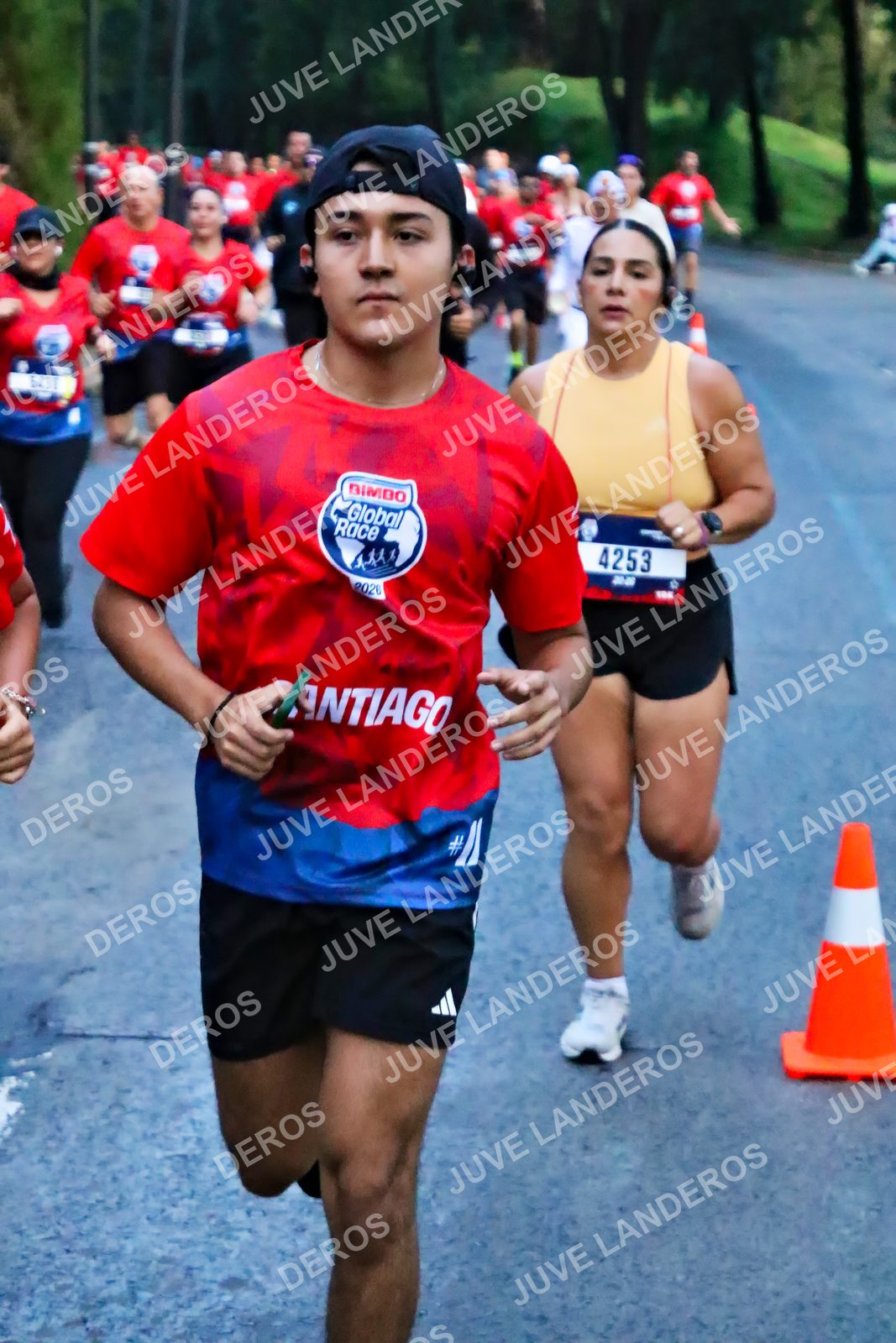 Foto de la CARRERA BIMBO GLOBAL RACE GUADALAJARA en Centro Comercial Andares, Blvd. Puerta de Hierro 4965, Zapopan a las 04:47 · dorsal 4253