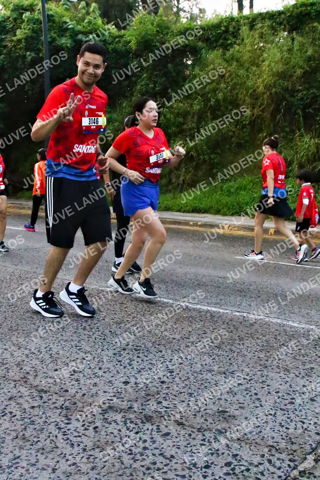 Foto de la CARRERA BIMBO GLOBAL RACE GUADALAJARA en Centro Comercial Andares, Blvd. Puerta de Hierro 4965, Zapopan a las 07:05 · dorsal 3146, 3147