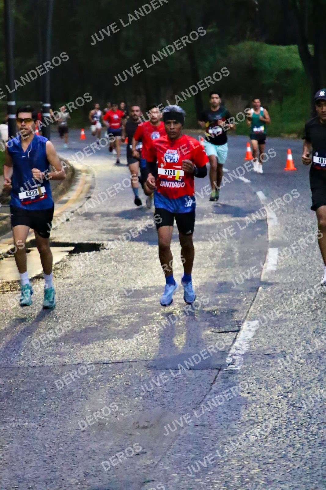 Foto de la CARRERA BIMBO GLOBAL RACE GUADALAJARA en Centro Comercial Andares, Blvd. Puerta de Hierro 4965, Zapopan a las 06:36 · dorsal 2120, 4933, 487