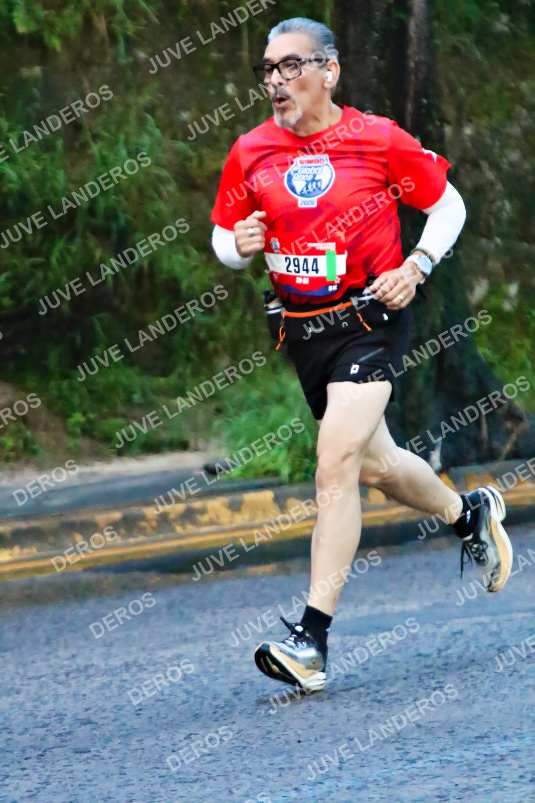 Foto de la CARRERA BIMBO GLOBAL RACE GUADALAJARA en Centro Comercial Andares, Blvd. Puerta de Hierro 4965, Zapopan a las 04:56 · dorsal 2944