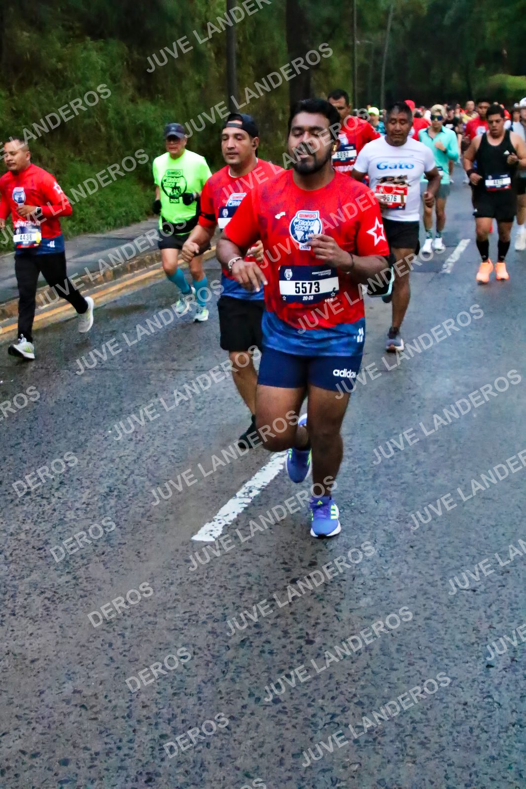 Foto de la CARRERA BIMBO GLOBAL RACE GUADALAJARA en Centro Comercial Andares, Blvd. Puerta de Hierro 4965, Zapopan a las 06:40 · dorsal 5573, 4436