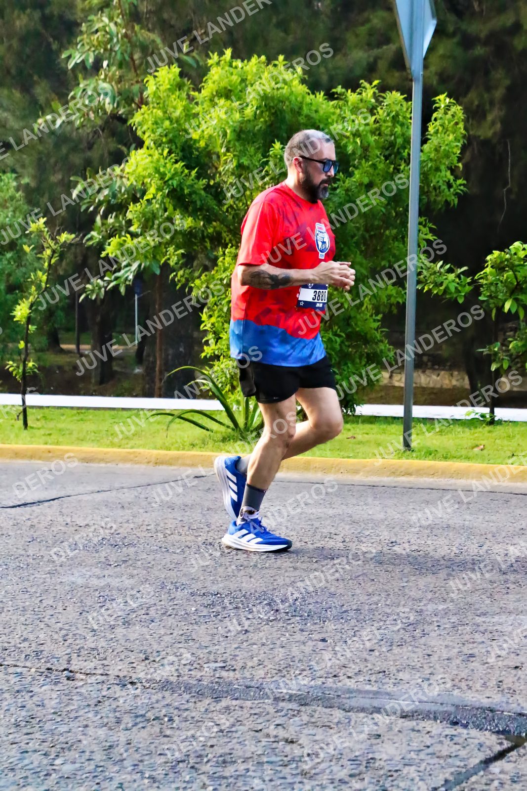 Foto de la CARRERA BIMBO GLOBAL RACE GUADALAJARA en Centro Comercial Andares, Blvd. Puerta de Hierro 4965, Zapopan a las 07:40 · dorsal 3880