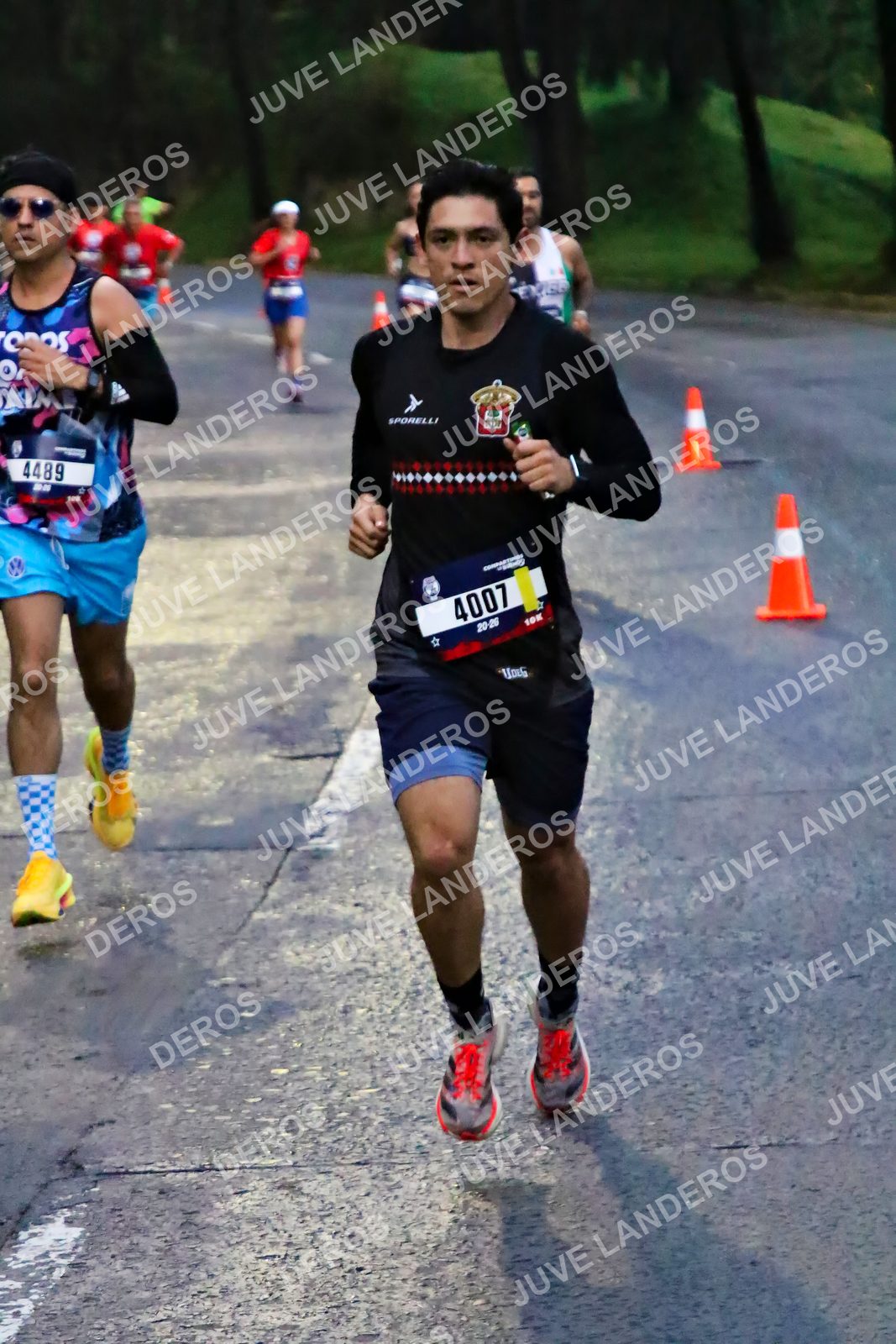 Foto de la CARRERA BIMBO GLOBAL RACE GUADALAJARA en Centro Comercial Andares, Blvd. Puerta de Hierro 4965, Zapopan a las 06:36 · dorsal 4007, 4489