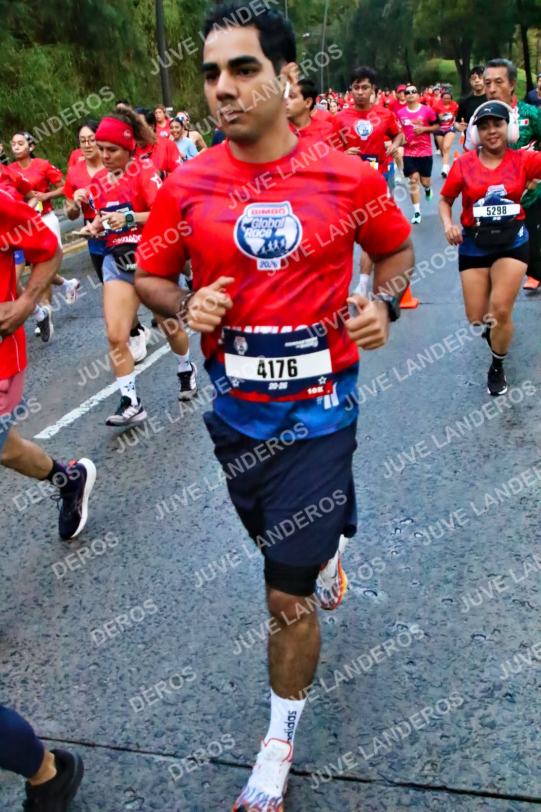 Foto de la CARRERA BIMBO GLOBAL RACE GUADALAJARA en Centro Comercial Andares, Blvd. Puerta de Hierro 4965, Zapopan a las 04:48 · dorsal 4176, 5298