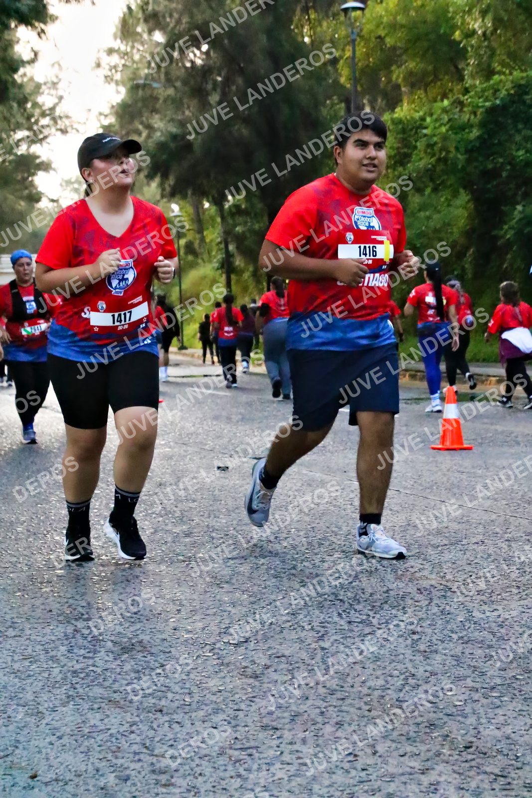 Foto de la CARRERA BIMBO GLOBAL RACE GUADALAJARA en Centro Comercial Andares, Blvd. Puerta de Hierro 4965, Zapopan a las 07:05 · dorsal 1416, 1417