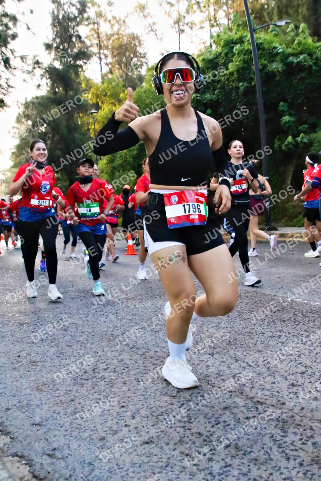 Foto de la CARRERA BIMBO GLOBAL RACE GUADALAJARA en Centro Comercial Andares, Blvd. Puerta de Hierro 4965, Zapopan a las 06:57 · dorsal 1796, 2244, 69, 3457