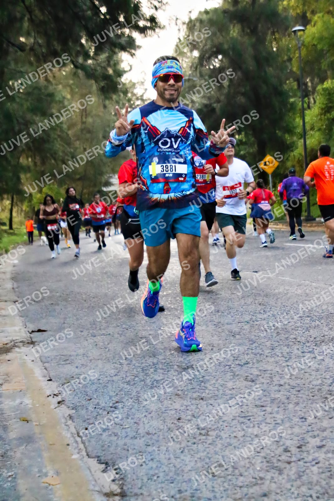 Foto de la CARRERA BIMBO GLOBAL RACE GUADALAJARA en Centro Comercial Andares, Blvd. Puerta de Hierro 4965, Zapopan a las 05:00 · dorsal 3881, 2381, 1322