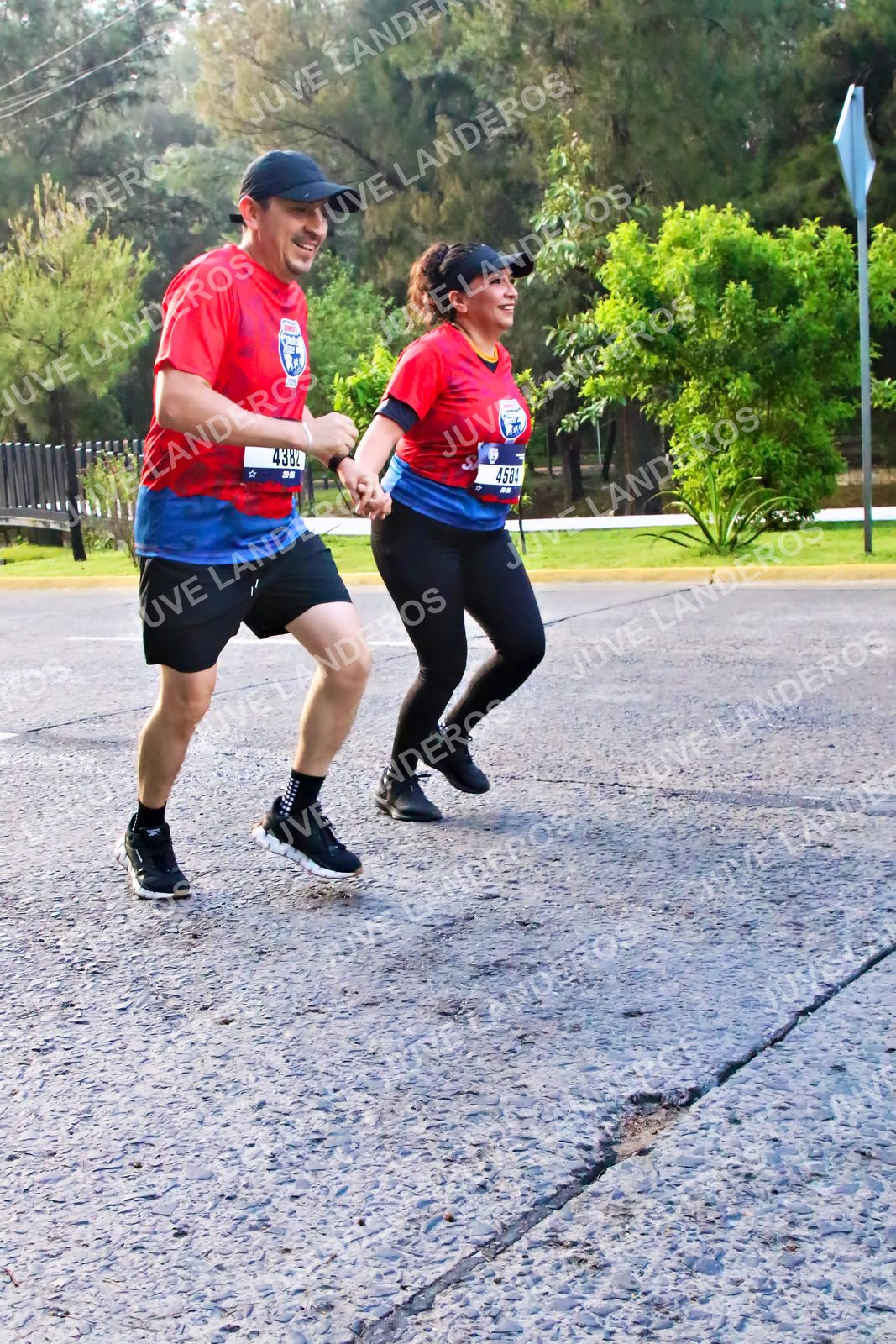 Foto de la CARRERA BIMBO GLOBAL RACE GUADALAJARA en Centro Comercial Andares, Blvd. Puerta de Hierro 4965, Zapopan a las 07:41 · dorsal 4584, 4382