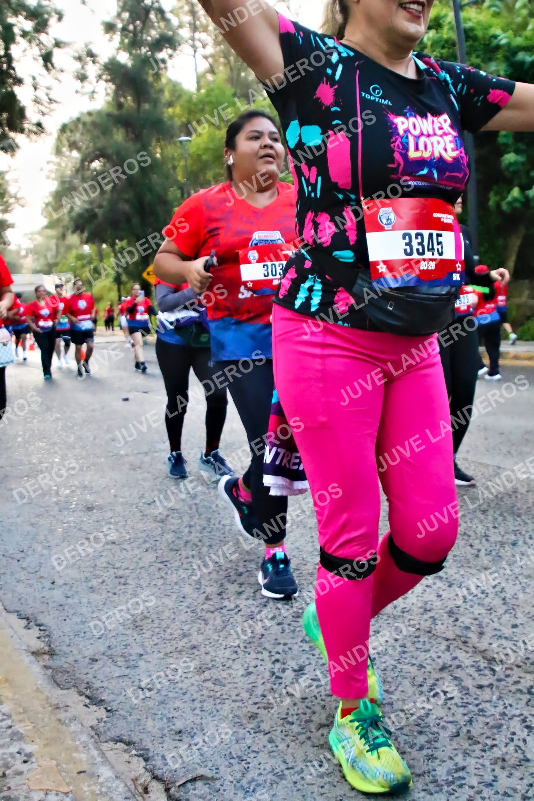 Foto de la CARRERA BIMBO GLOBAL RACE GUADALAJARA en Centro Comercial Andares, Blvd. Puerta de Hierro 4965, Zapopan a las 07:03 · dorsal 3345, 303, 1923