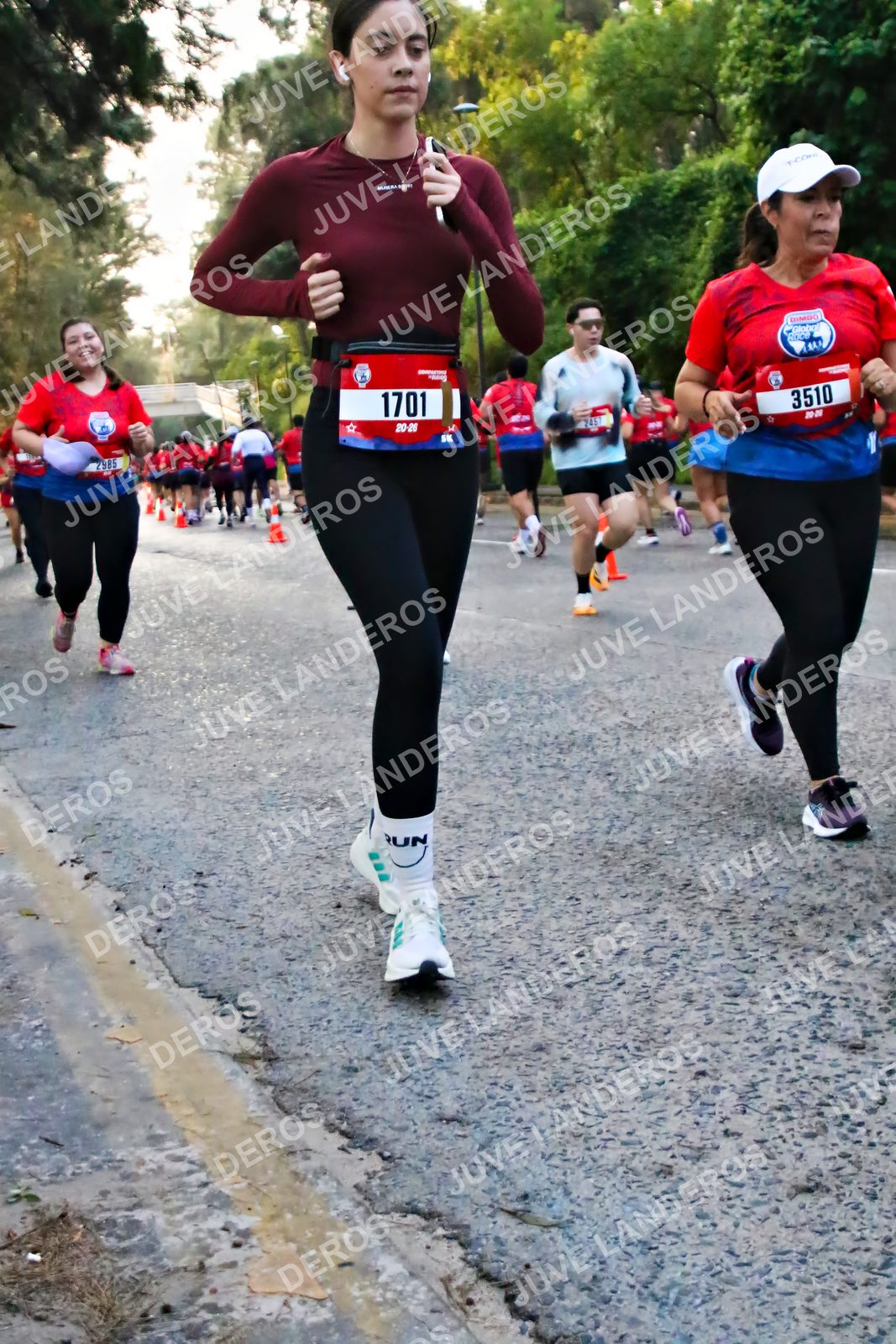 Foto de la CARRERA BIMBO GLOBAL RACE GUADALAJARA en Centro Comercial Andares, Blvd. Puerta de Hierro 4965, Zapopan a las 06:56 · dorsal 1701, 3510, 2985
