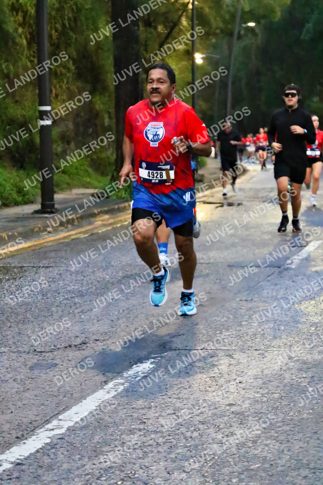 Foto de la CARRERA BIMBO GLOBAL RACE GUADALAJARA en Centro Comercial Andares, Blvd. Puerta de Hierro 4965, Zapopan a las 06:39 · dorsal 4928