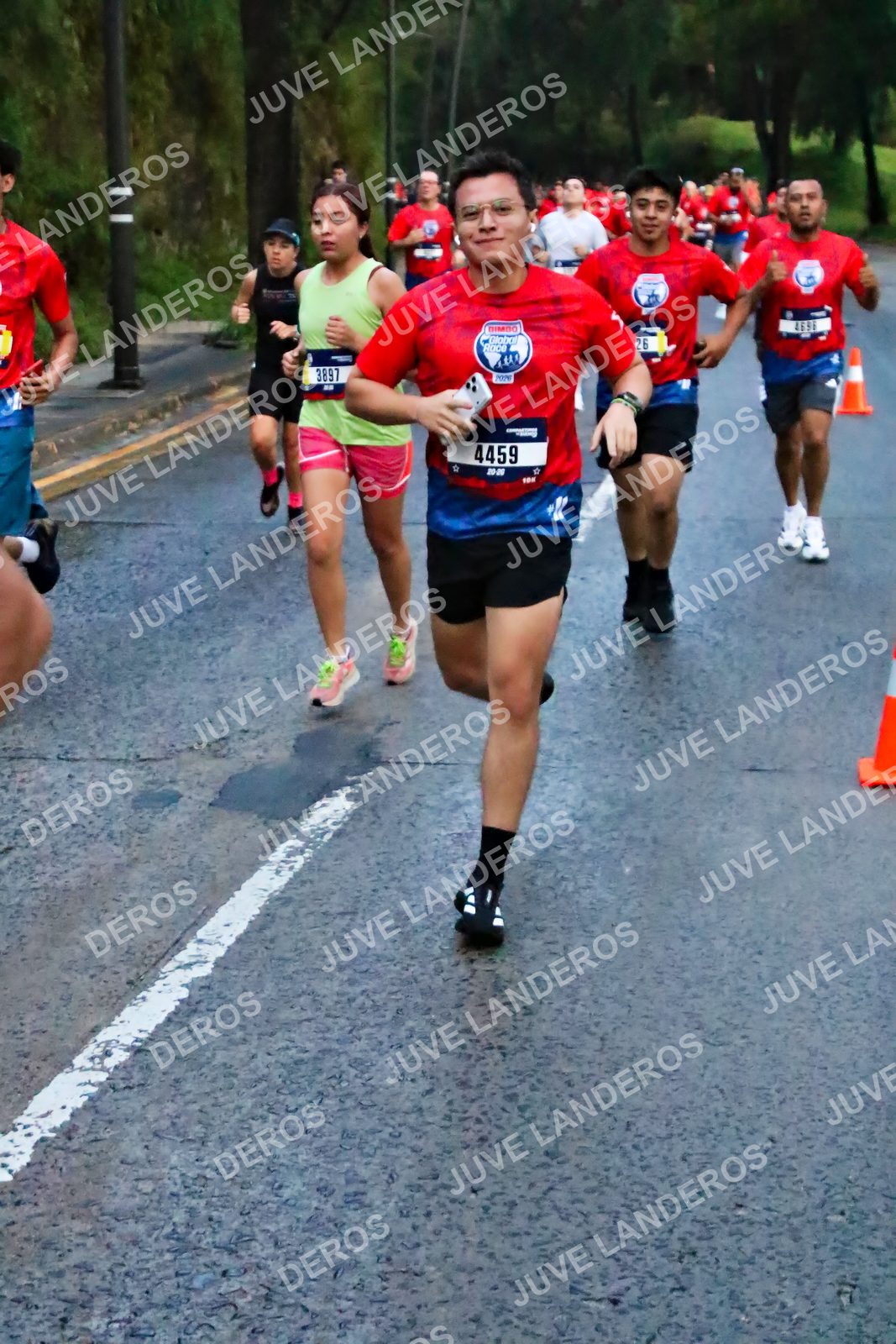 Foto de la CARRERA BIMBO GLOBAL RACE GUADALAJARA en Centro Comercial Andares, Blvd. Puerta de Hierro 4965, Zapopan a las 06:40 · dorsal 4459, 3897, 26, 4696